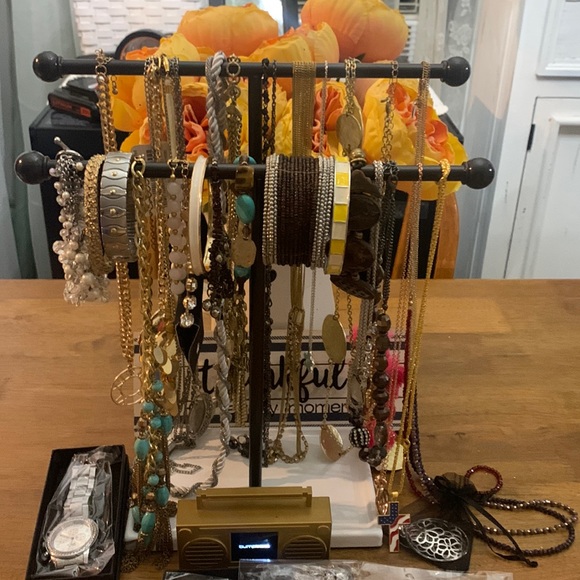 Jewelry - Live jewelry show